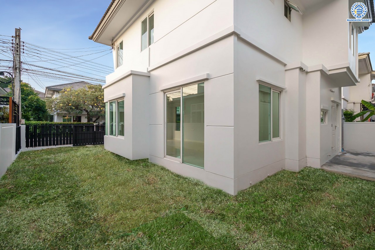 บ้านเดี่ยวมือสอง จากแบรนด์ LH โครงการ ชัยพฤกษ์ วัชรพล หลังใหญ่ เนื้อที่ 50.6 ตร.ว. ฟังก์ชัน 3 ห้องนอน 3 ห้องน้ำ จอดรถได้ 2 คัน พร้อม Facilities ครบครัน บนทำเลเดินทางสะดวก ติดถนนสุขาภิบาล5 เชื่อมต่อหลายเส้นทาง ใกล้ทางด่วน "ฉลองรัช" และรถไฟฟ้าสายสีเขียว "สถานีสายหยุด"